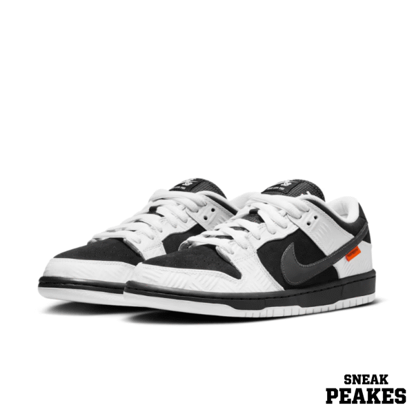 NIKE SB DUNK LOW TIGHT BOOTH