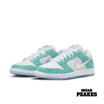 NIKE SB DUNK LOW APRIL SKATE BOARDS